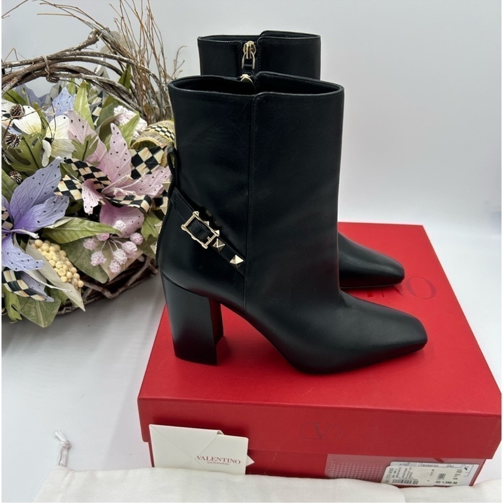 Women’s Valentino Garavani Rockstad ankle boots size 37 made in Italy